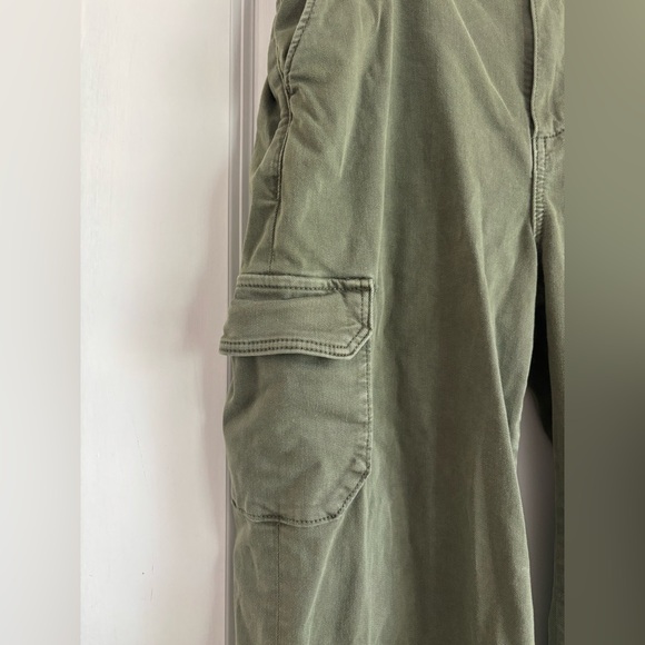 Paige Carly Cargo Pants in Vintage Ivy Green - Picture 5 of 10